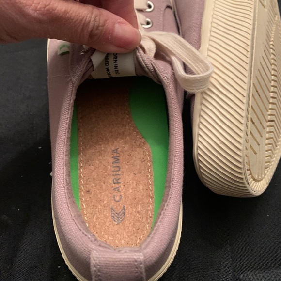 Cariuma Womens OCA sneaker. Size 8.5, Mystic Grey color. - Picture 5 of 7